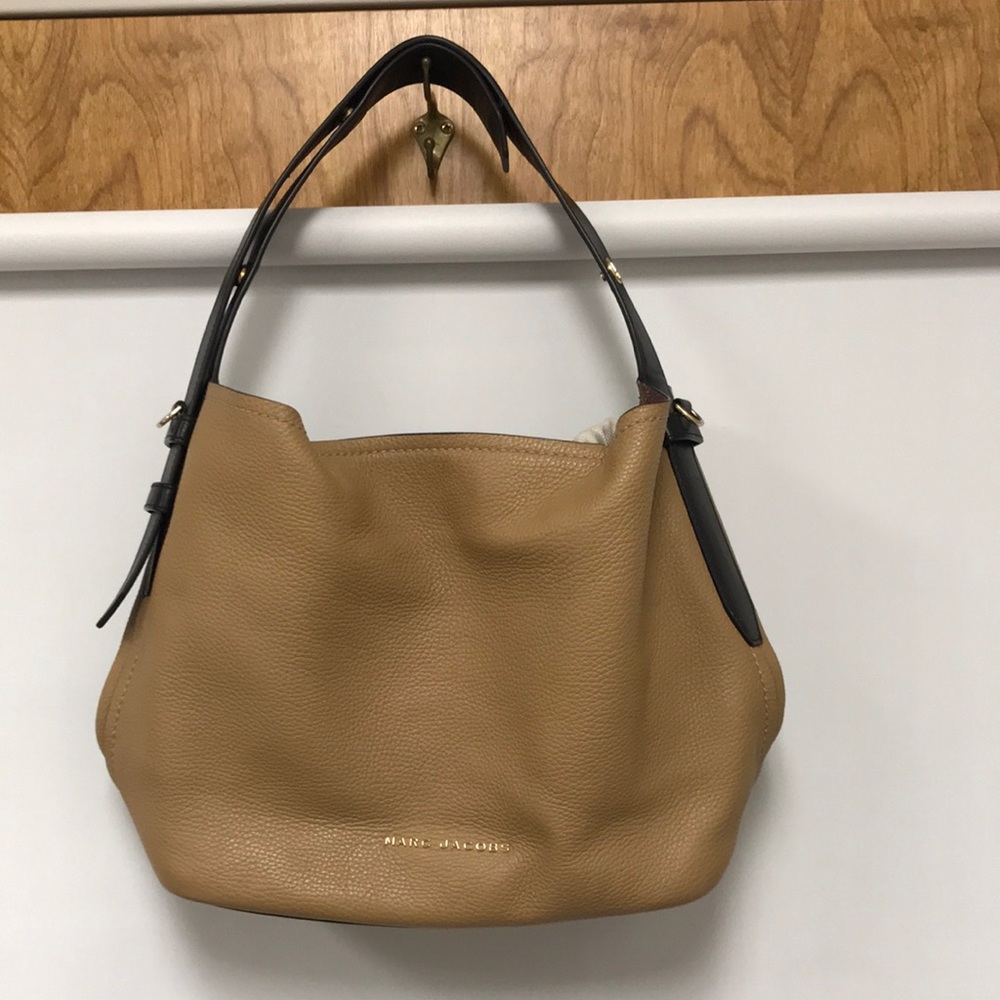 Marc Jacobs Two-Tone Pebbled Leather Hobo โ Camel with Black Handles